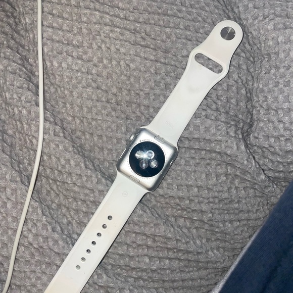 APPLE WATCH - Picture 3 of 4